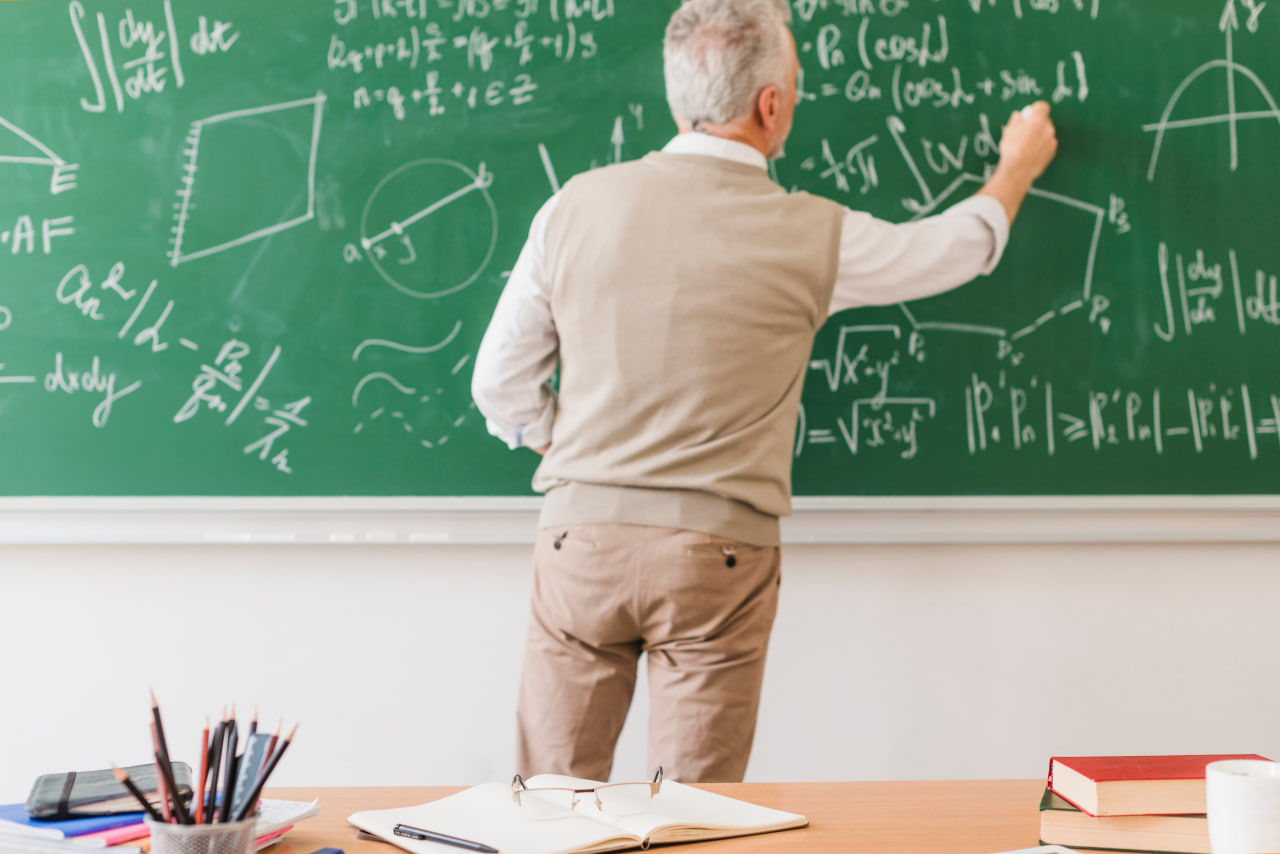 بانک سؤالات استاندارد چیست و چرا برای مدارس و مشاوران آموزشی ضروری است؟