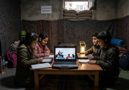 کلاس مجازی در شرایط جنگی برای ادامه آموزش دانش‌آموزان